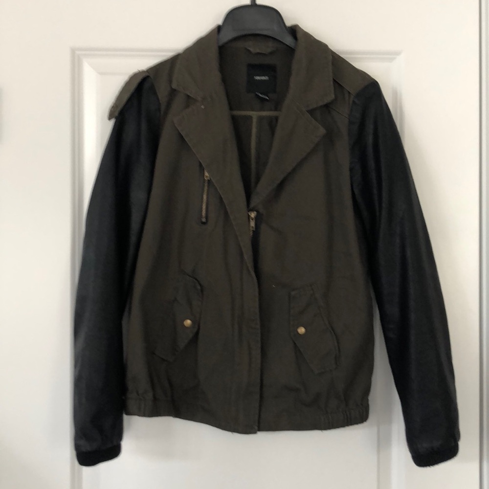 🎉SALE🎉 Zipper Army Jacket w/ Faux Leather Sleeves